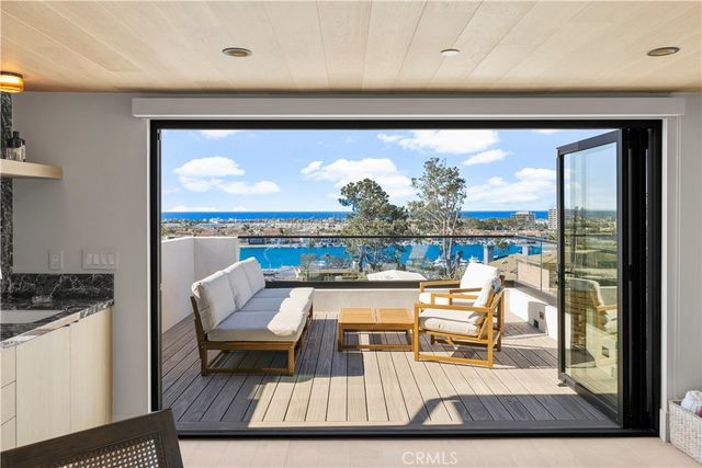 2212 Cliff Drive, Newport Beach, CA 92663
