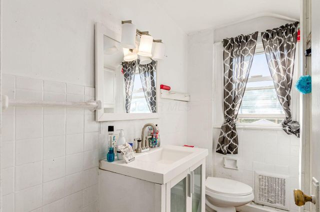 2397 Sullivant Avenue, Columbus, OH 43204