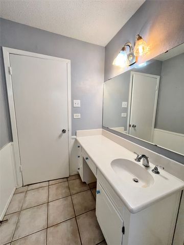 1209 Irwin Drive, Hurst, TX 76053