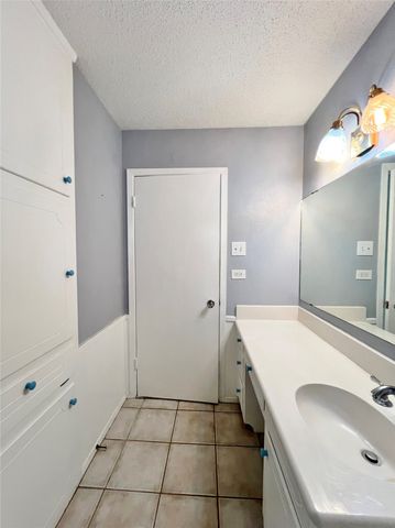 1209 Irwin Drive, Hurst, TX 76053