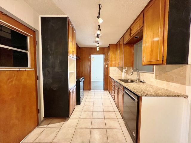 1209 Irwin Drive, Hurst, TX 76053