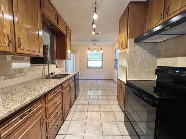 1209 Irwin Drive, Hurst, TX 76053
