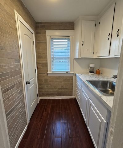 15 Dinsmore Street, Lowell, MA 01852