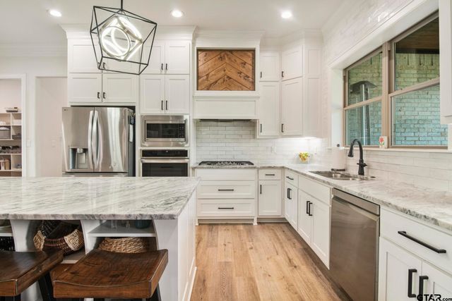 242 Serenity Dr, Bullard, TX 75757