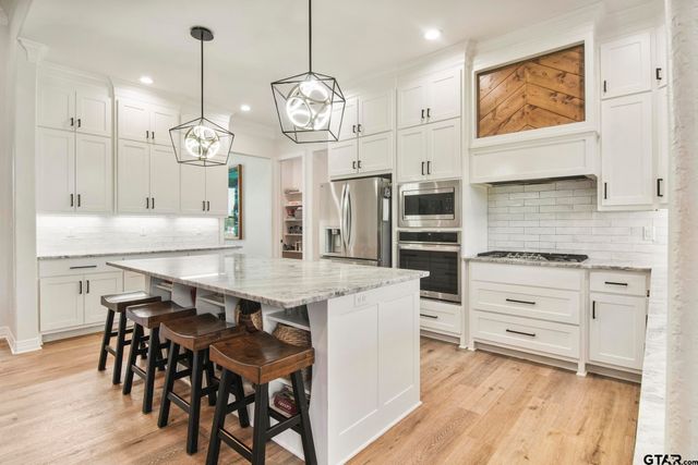242 Serenity Dr, Bullard, TX 75757