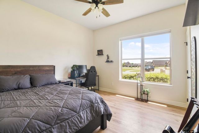 242 Serenity Dr, Bullard, TX 75757