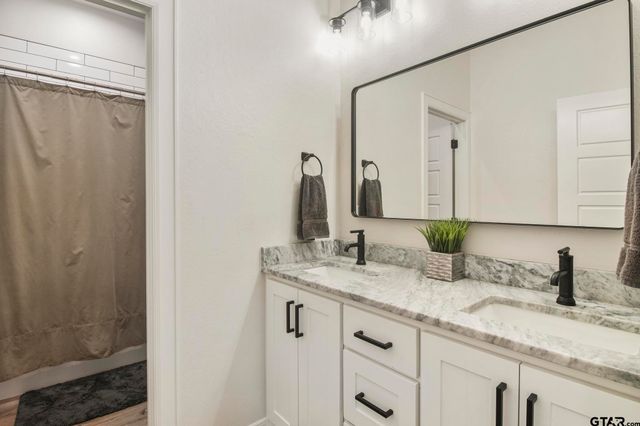 242 Serenity Dr, Bullard, TX 75757