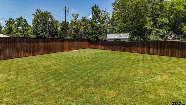 242 Serenity Dr, Bullard, TX 75757