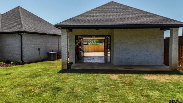 242 Serenity Dr, Bullard, TX 75757