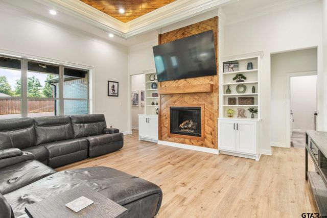 242 Serenity Dr, Bullard, TX 75757