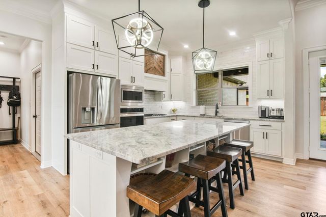 242 Serenity Dr, Bullard, TX 75757