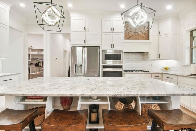 242 Serenity Dr, Bullard, TX 75757