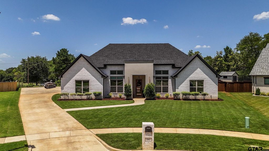 242 Serenity Dr, Bullard, TX 75757