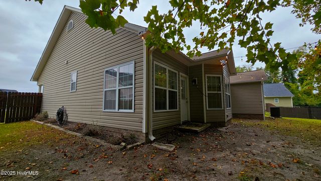 300 Buoy Court, Swansboro, NC 28584
