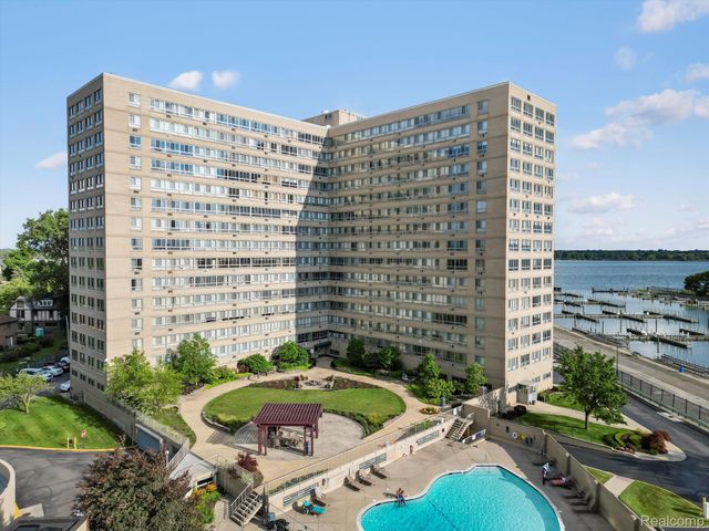 8900 E JEFFERSON Avenue 1110, Detroit, MI 48214