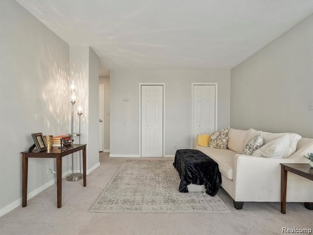 8900 E JEFFERSON Avenue 1110, Detroit, MI 48214