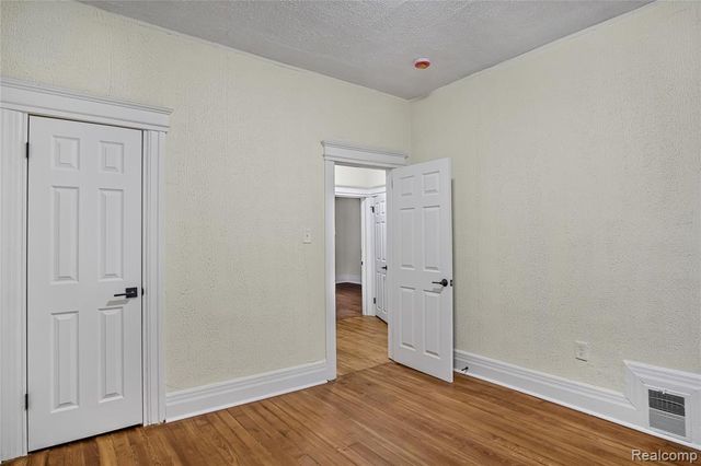 427 Melbourne, Detroit, MI 48202