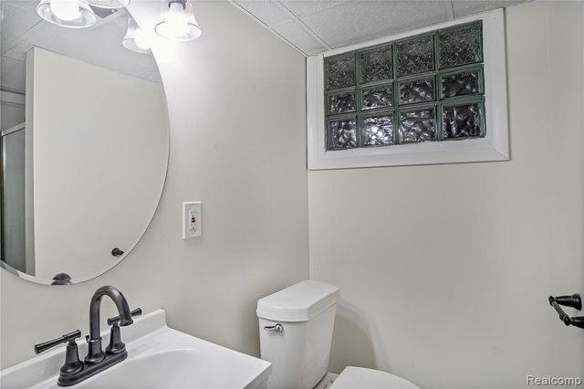 427 Melbourne, Detroit, MI 48202