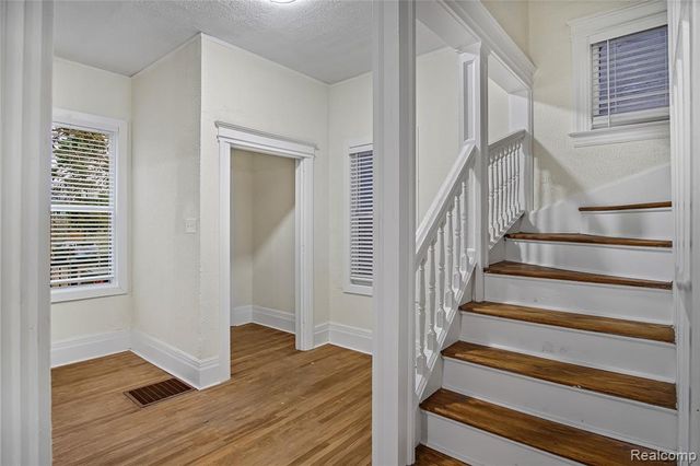 427 Melbourne, Detroit, MI 48202