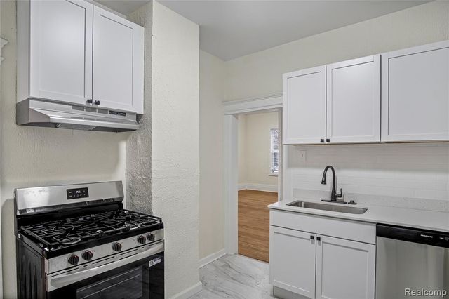 427 Melbourne, Detroit, MI 48202