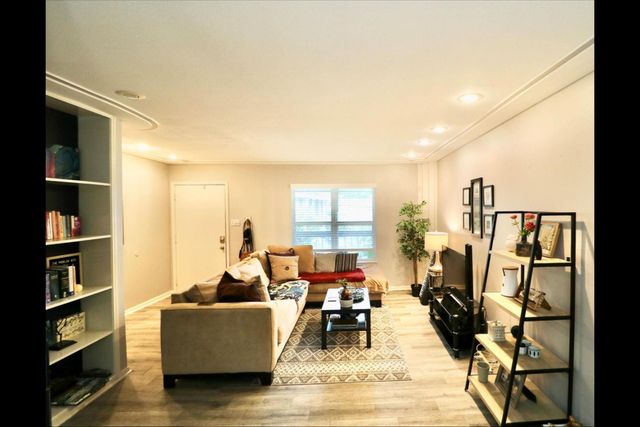 855 Augusta Drive 60, Houston, TX 77057