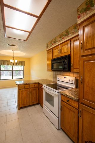 110 Wendy Dr, Whitehouse, TX 75791