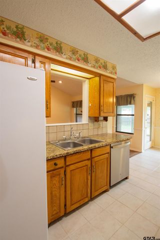 110 Wendy Dr, Whitehouse, TX 75791