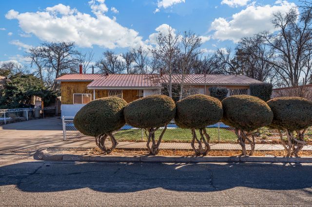 2704 Alamosa Drive, Santa Fe, NM 87505