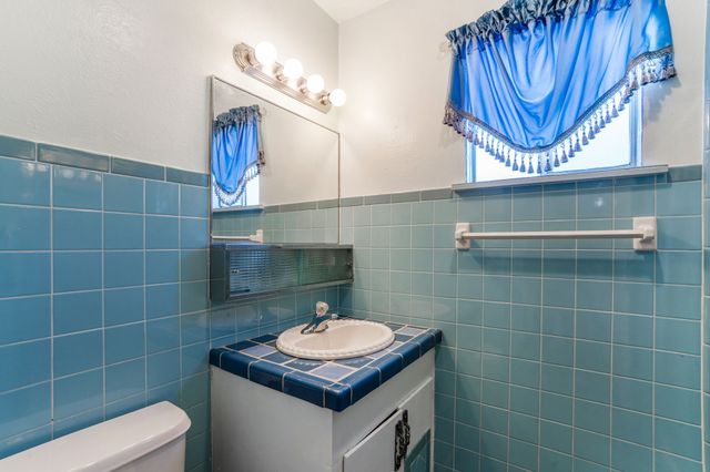 2704 Alamosa Drive, Santa Fe, NM 87505