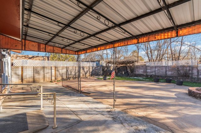 2704 Alamosa Drive, Santa Fe, NM 87505