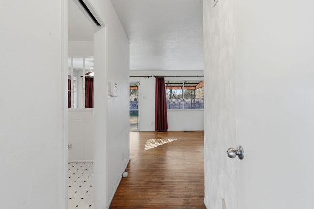 2704 Alamosa Drive, Santa Fe, NM 87505