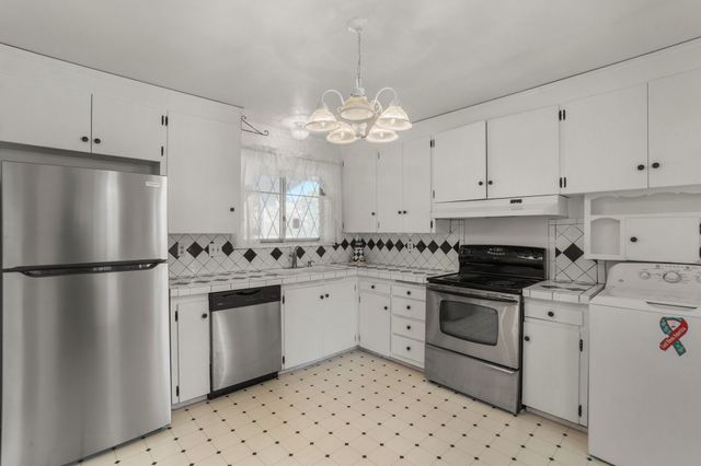 2704 Alamosa Drive, Santa Fe, NM 87505