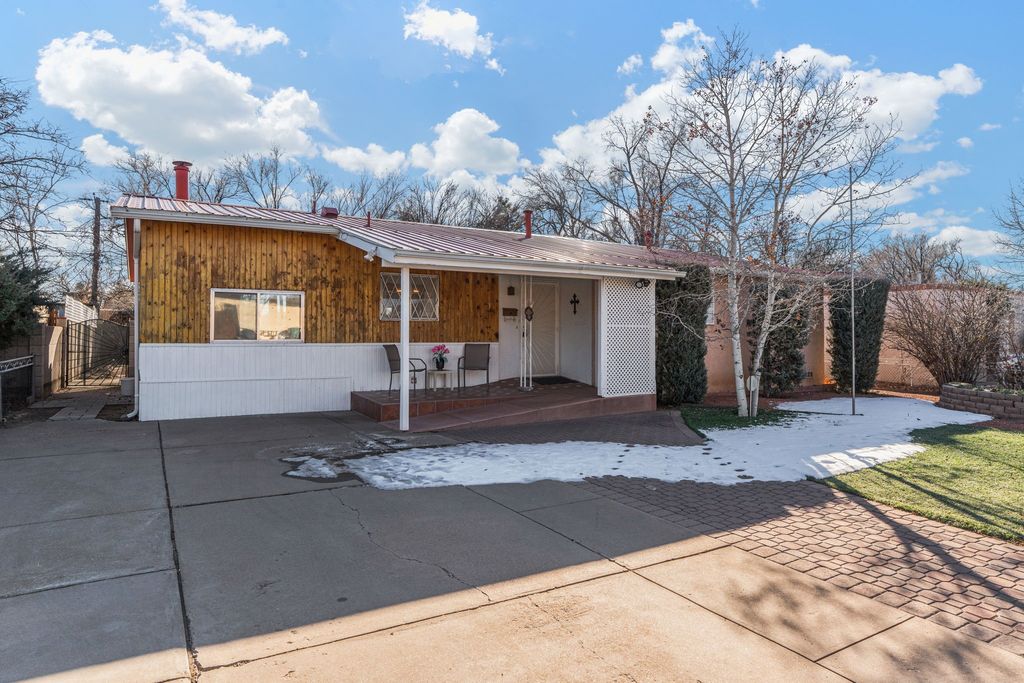 2704 Alamosa Drive, Santa Fe, NM 87505