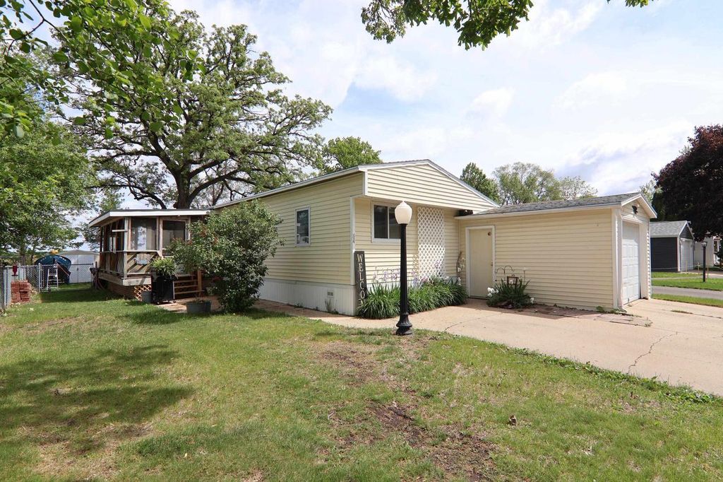 84 Falling Creek Circle, Janesville, WI 53548