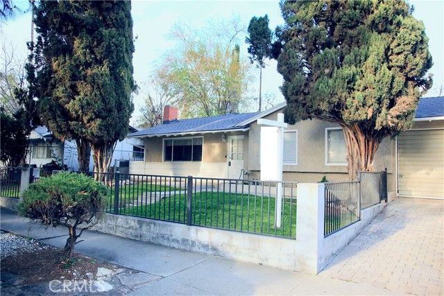 11374 Hela Avenue, Sylmar (los Angeles), CA 91342