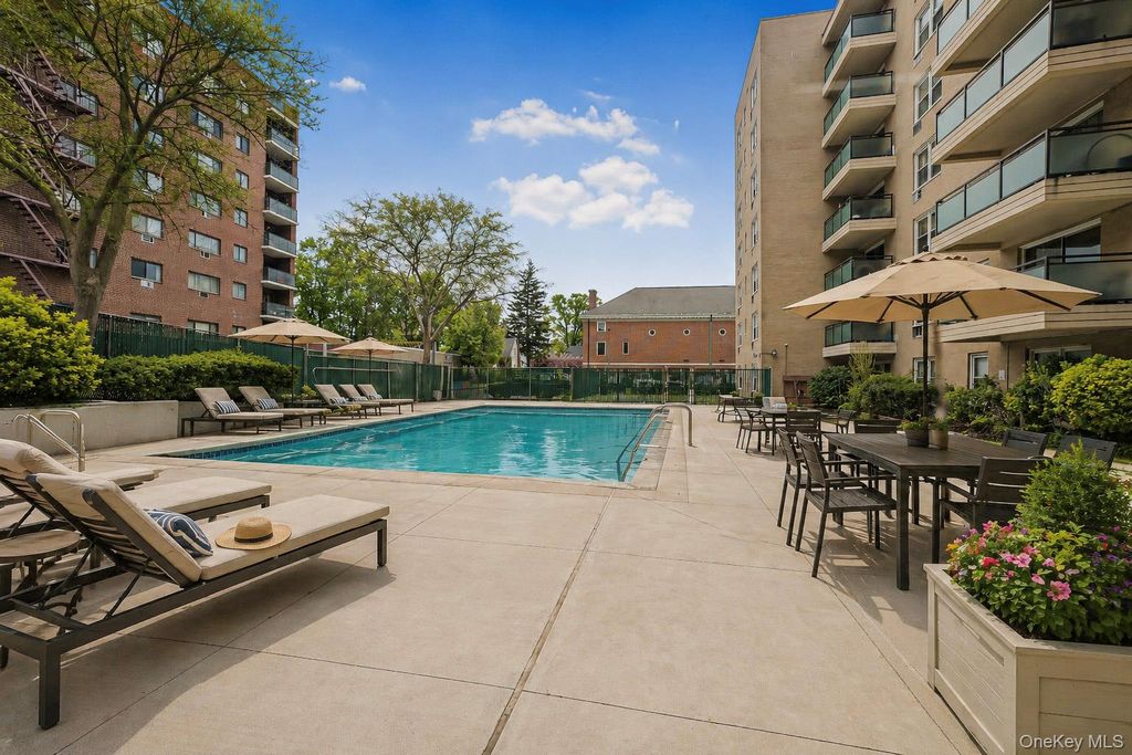 377 Westchester Ave APT 6J, Port Chester, NY 10573