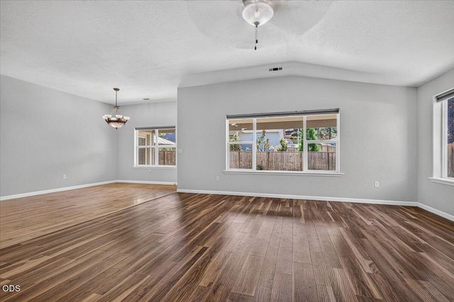 130 Glenwood Drive, Eagle Point, OR 97524