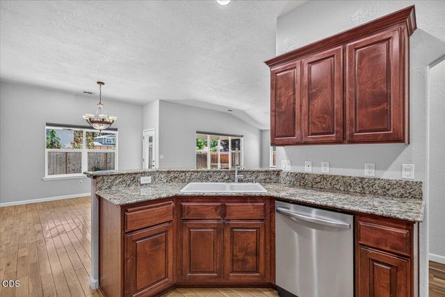 130 Glenwood Drive, Eagle Point, OR 97524