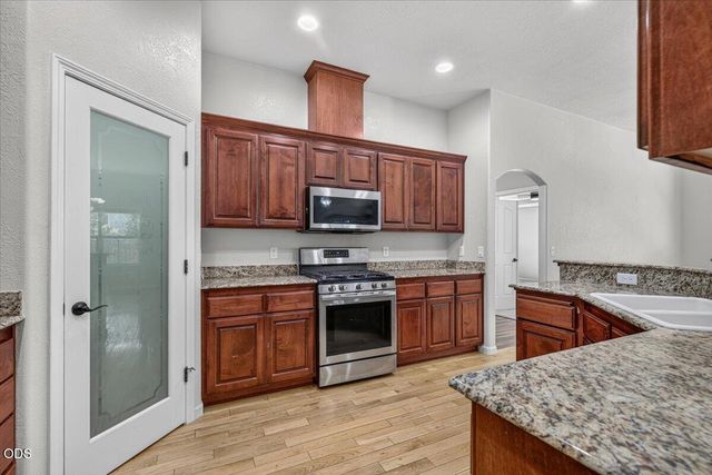 130 Glenwood Drive, Eagle Point, OR 97524