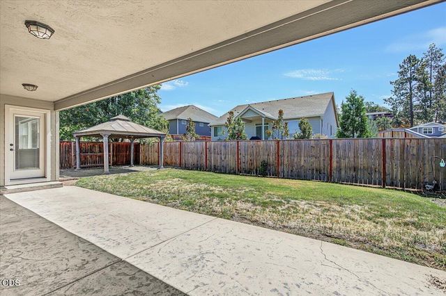 130 Glenwood Drive, Eagle Point, OR 97524