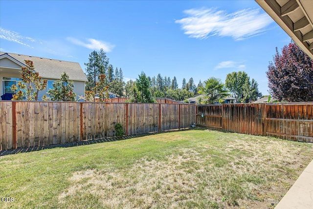 130 Glenwood Drive, Eagle Point, OR 97524