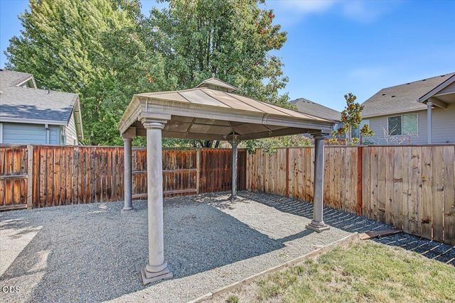 130 Glenwood Drive, Eagle Point, OR 97524