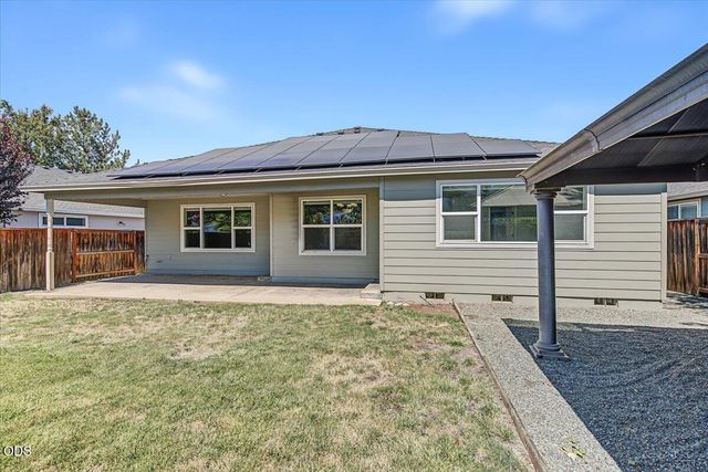 130 Glenwood Drive, Eagle Point, OR 97524