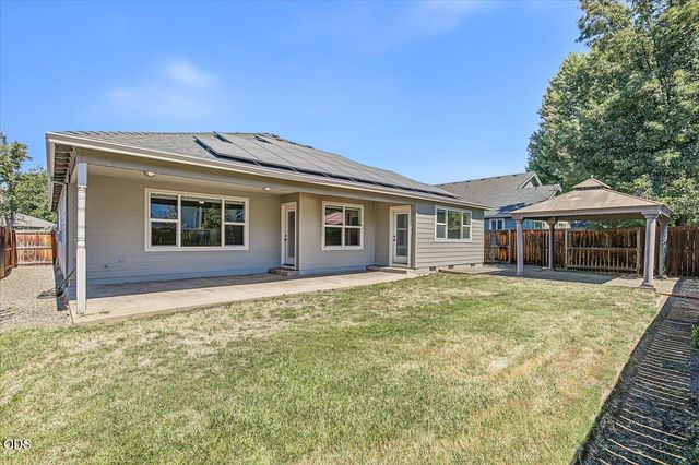 130 Glenwood Drive, Eagle Point, OR 97524