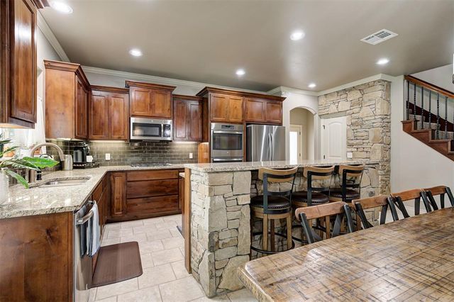 10430 Pine Ridge Road, Edmond, OK 73025