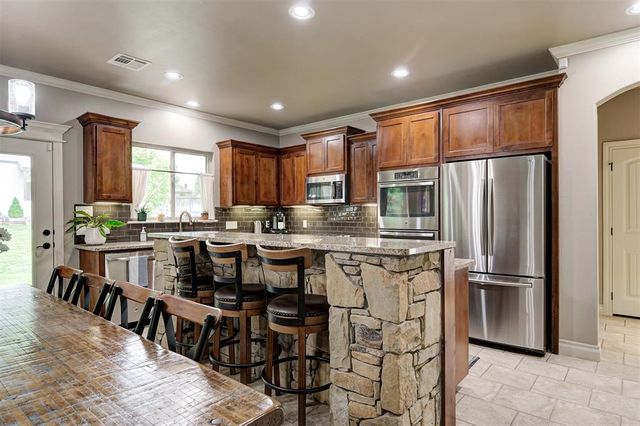 10430 Pine Ridge Road, Edmond, OK 73025