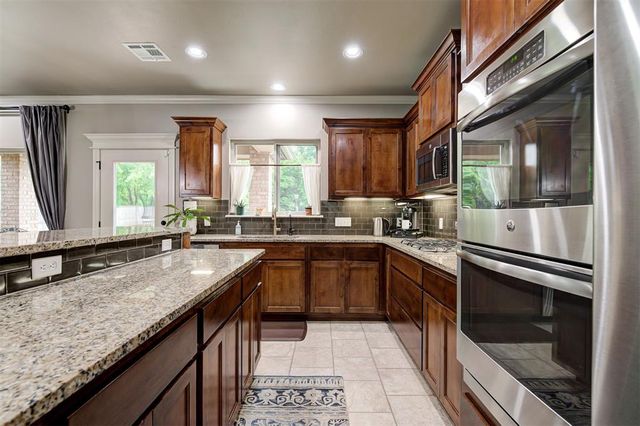 10430 Pine Ridge Road, Edmond, OK 73025