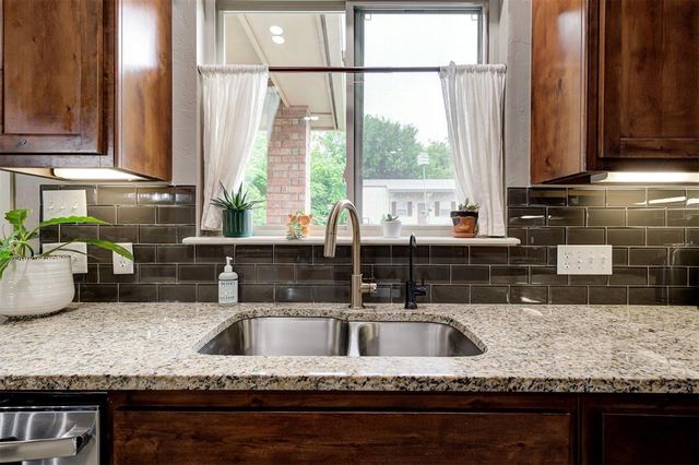 10430 Pine Ridge Road, Edmond, OK 73025