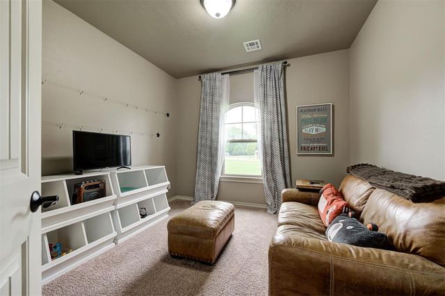 10430 Pine Ridge Road, Edmond, OK 73025
