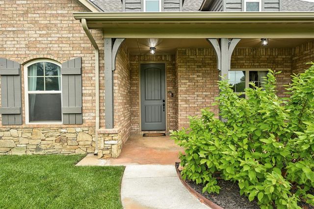 10430 Pine Ridge Road, Edmond, OK 73025